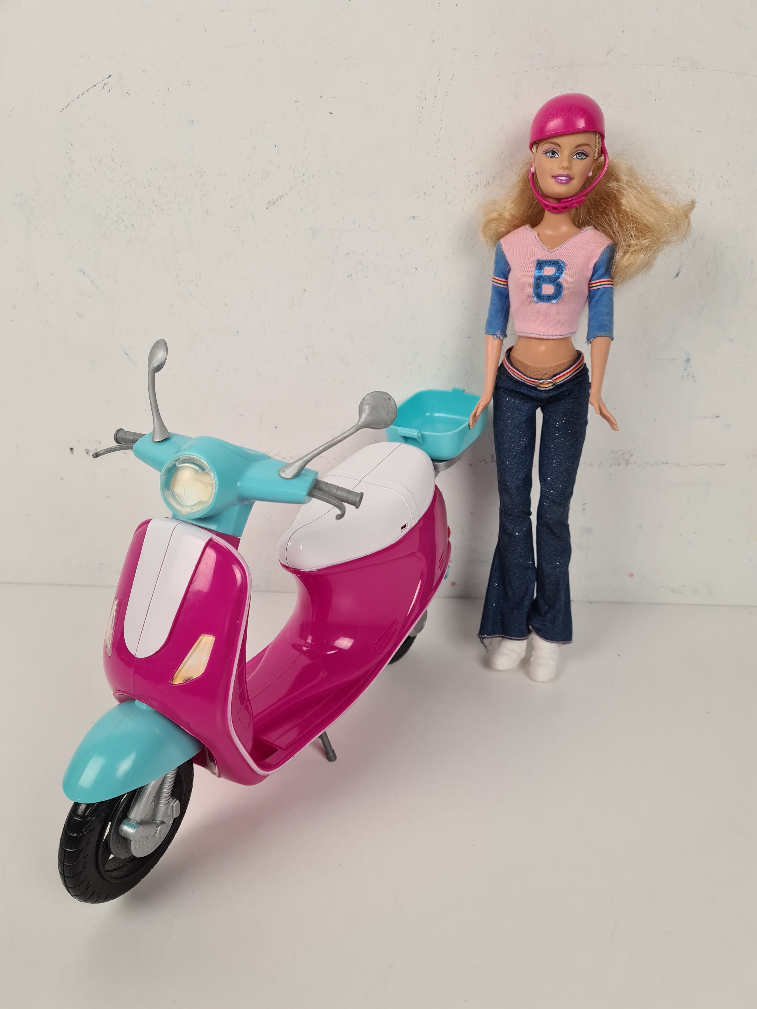 Poupée - Barbie avec son scooter et son casque - Mattel , simba - 28cm, 32 cm Bon état - Vue 2 - 
